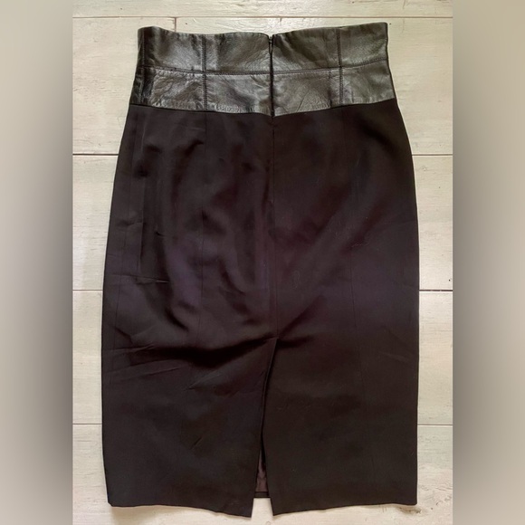 Oscar de la Renta 100% Wool Black Pencil Skirt with 4.5 Inch Leather Waist - Picture 6 of 10